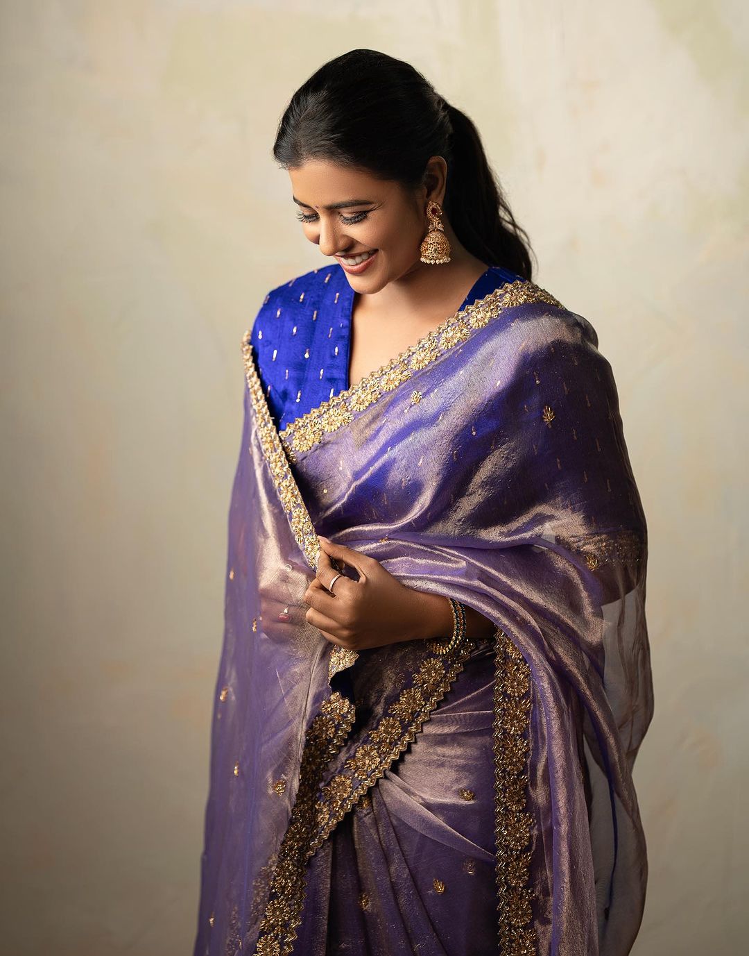 Tamil Actress Aishwarya Rajesh Stills in Blue Saree